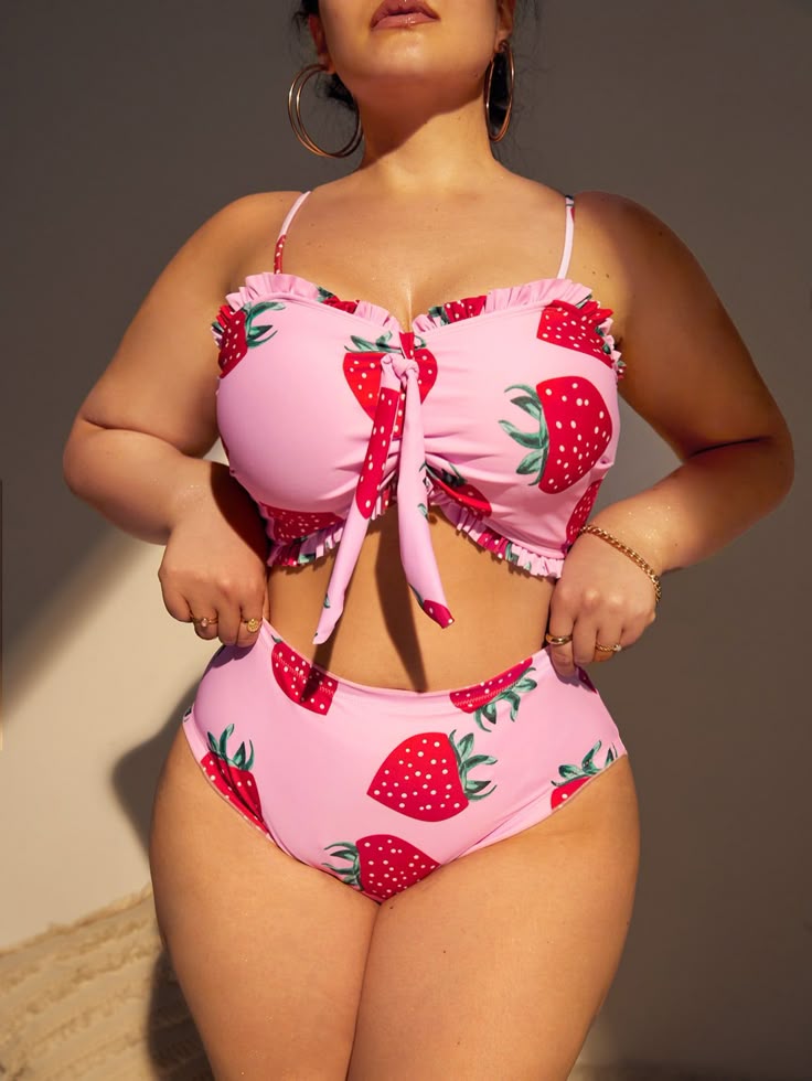 18 Stunning Plus-Size Swimwear Pieces That Will Make You Feel Confident This Summer! - Chic and Simple 1