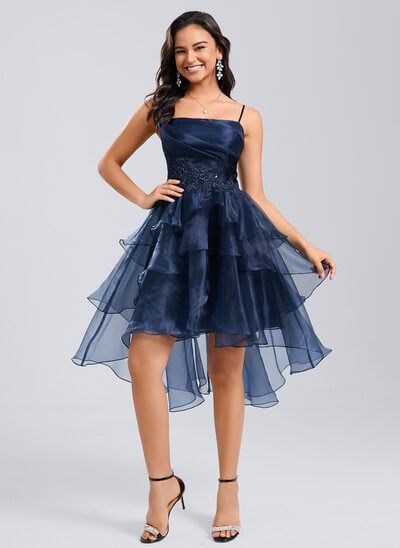 17 Stunning Homecoming Dresses That'll Make You the Star of the Night! - Chic in Navy 1
