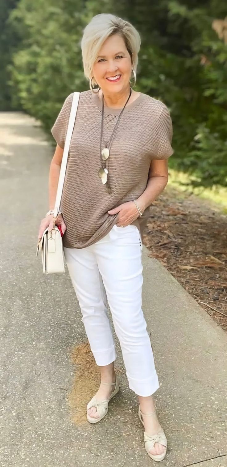 20 Fabulous Summer Outfits for Women Over 60 You Won't Want to Miss! - Effortless Style 1