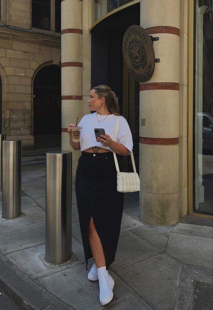 20 Stylish Plus Size Summer Looks That Embrace Body Positivity (You’ll Want Them All!) - Feminine and Flowy 1
