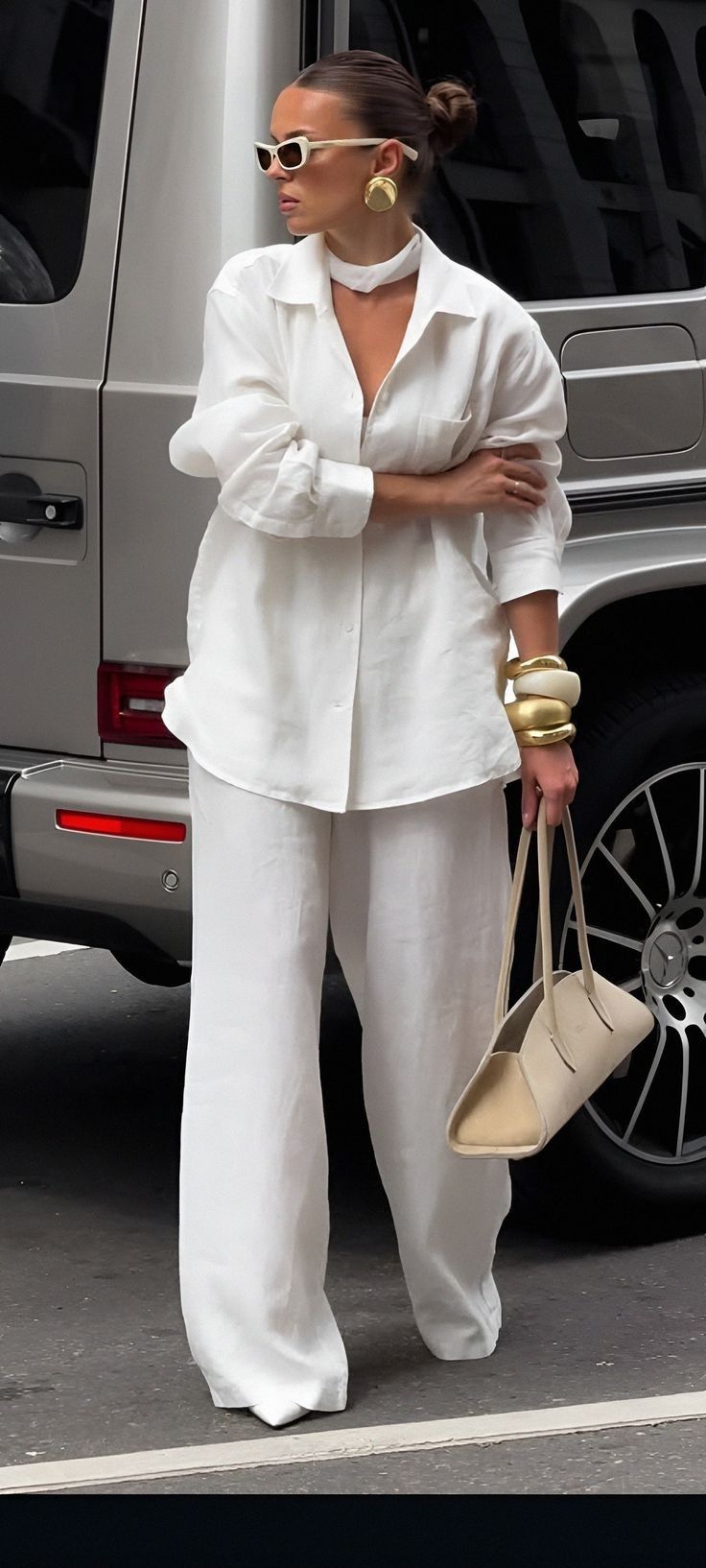 20 Chic Old Money Summer Outfits That Scream Luxury (Wait Until You See #11!) - 4. Chic Monochrome Ensemble 1