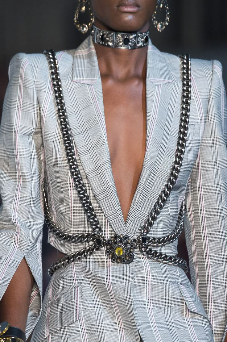 20 Jewelry Trends That'll Make Your Summer Looks Unforgettable! - Chunky Statement Rings 1