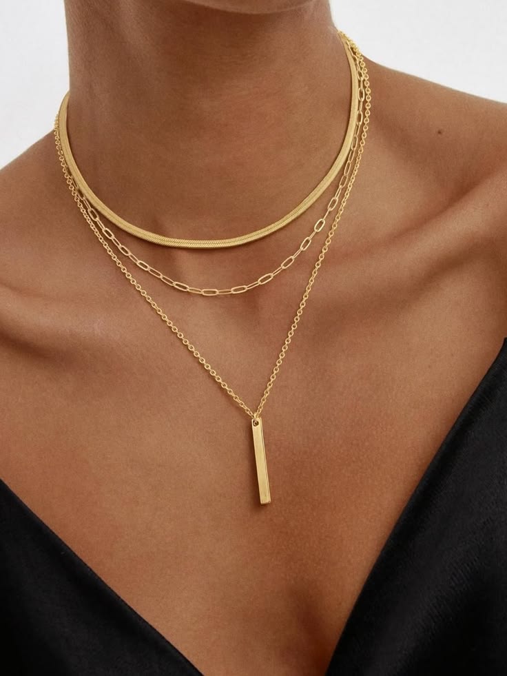 20 Jewelry Trends That'll Make Your Summer Looks Unforgettable! - Colorful Anklets 1