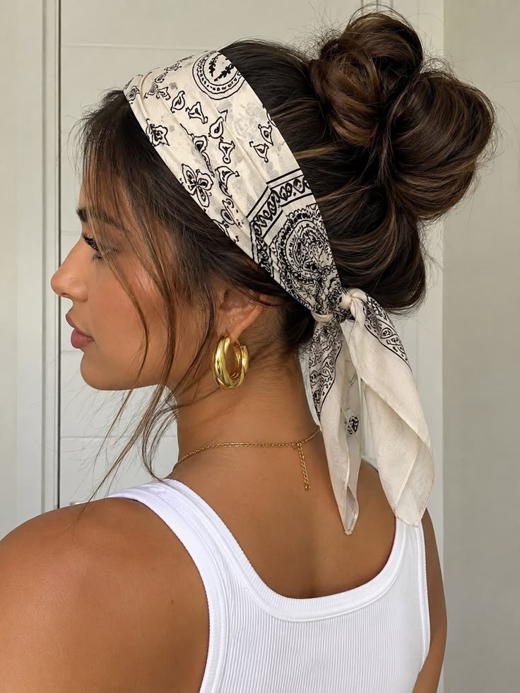 20 Stunning Bandana Hairstyles That Will Transform Your Look Instantly! - The Effortless Chic 1