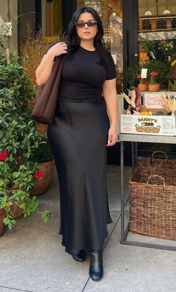 20 Stunning Date Night Outfits for Curvy Women That'll Make Heads Turn! - Casual Glam 1