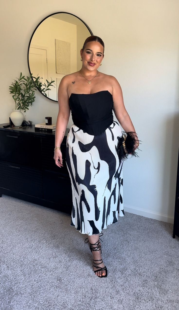20 Stunning Date Night Outfits for Curvy Women That'll Make Heads Turn! - Elegant Evening Ensemble 1