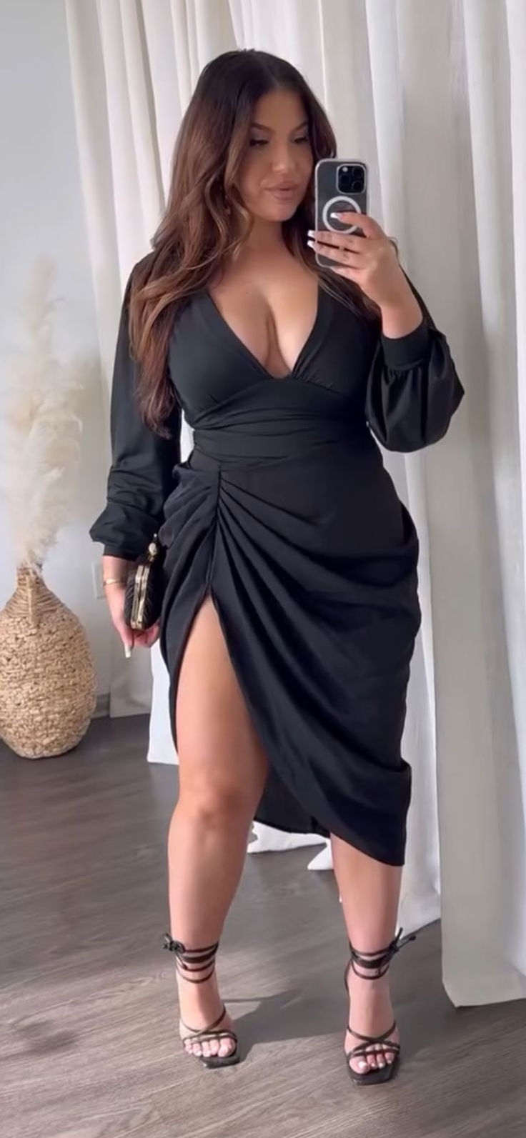 20 Stunning Date Night Outfits for Curvy Women That'll Make Heads Turn! - Layered Luxe 1