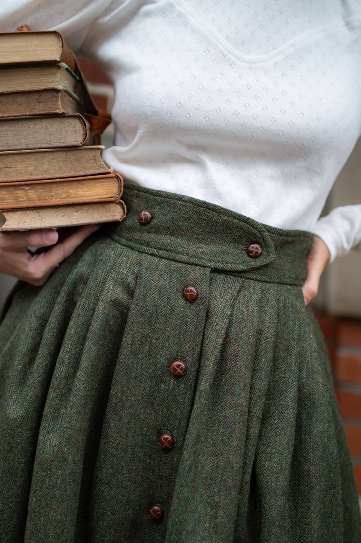 20 Stunning Fall Skirts to Elevate Your Autumn Wardrobe (You Won't Believe #5!) - Knee-Length Chic 1