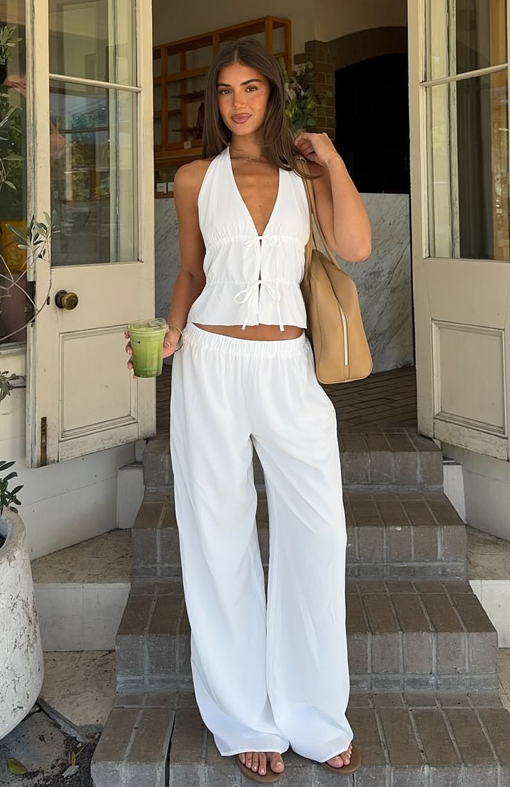 20 Stunning White Linen Pants Styles That Will Keep You Cool This Summer! - All White Everything 1