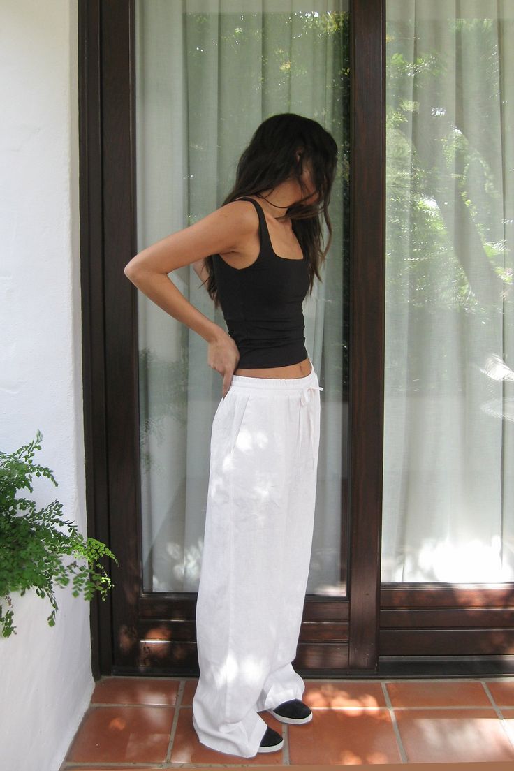 20 Stunning White Linen Pants Styles That Will Keep You Cool This Summer! - Petite Perfection 1