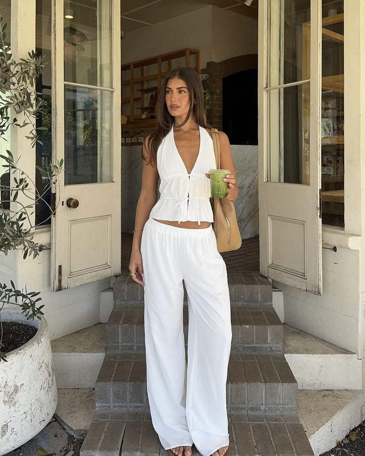 20 Stunning White Linen Pants Styles That Will Keep You Cool This Summer! - Relaxed Weekend 1