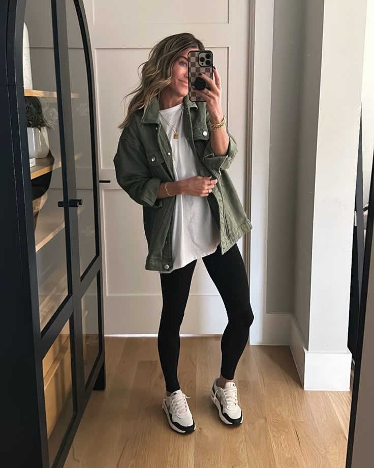 20 Black Leggings Outfits That'll Make You Look Instantly Elevated! - Everyday Elegance 1
