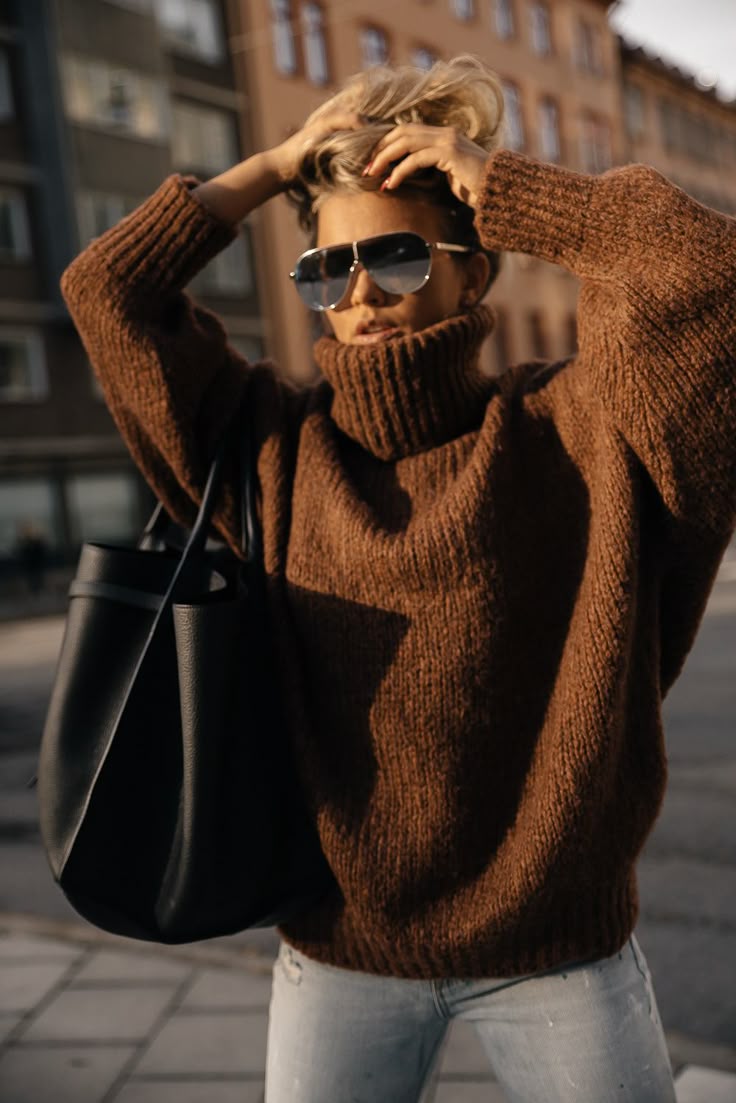 20 Coziest Sweaters For Fall Worth Buying - Turtleneck Trend 1