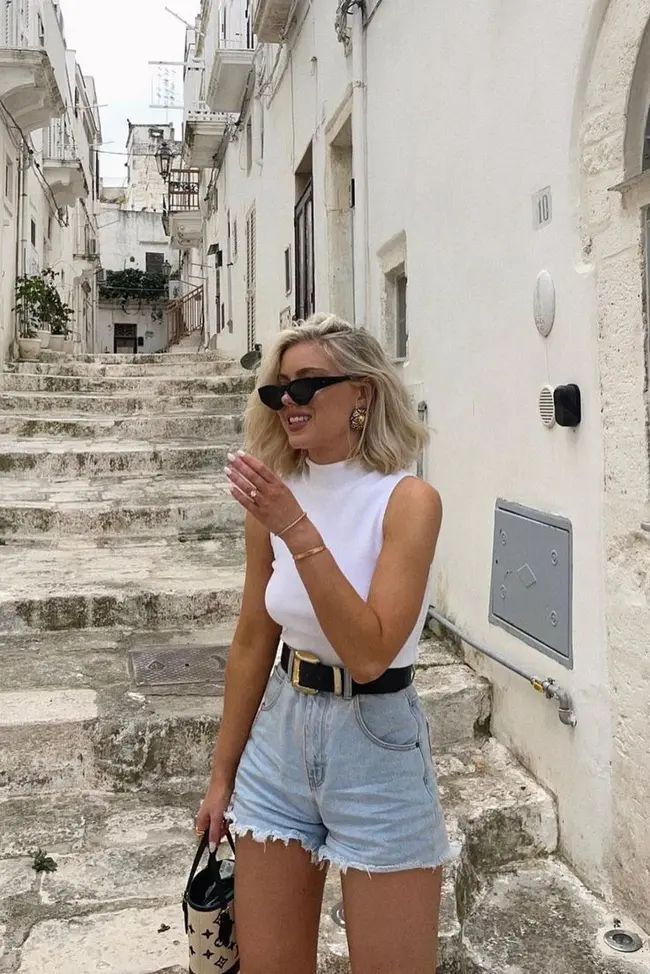 20 Denim Shorts Outfits That Never Go Out of Style - Effortlessly Cool 1