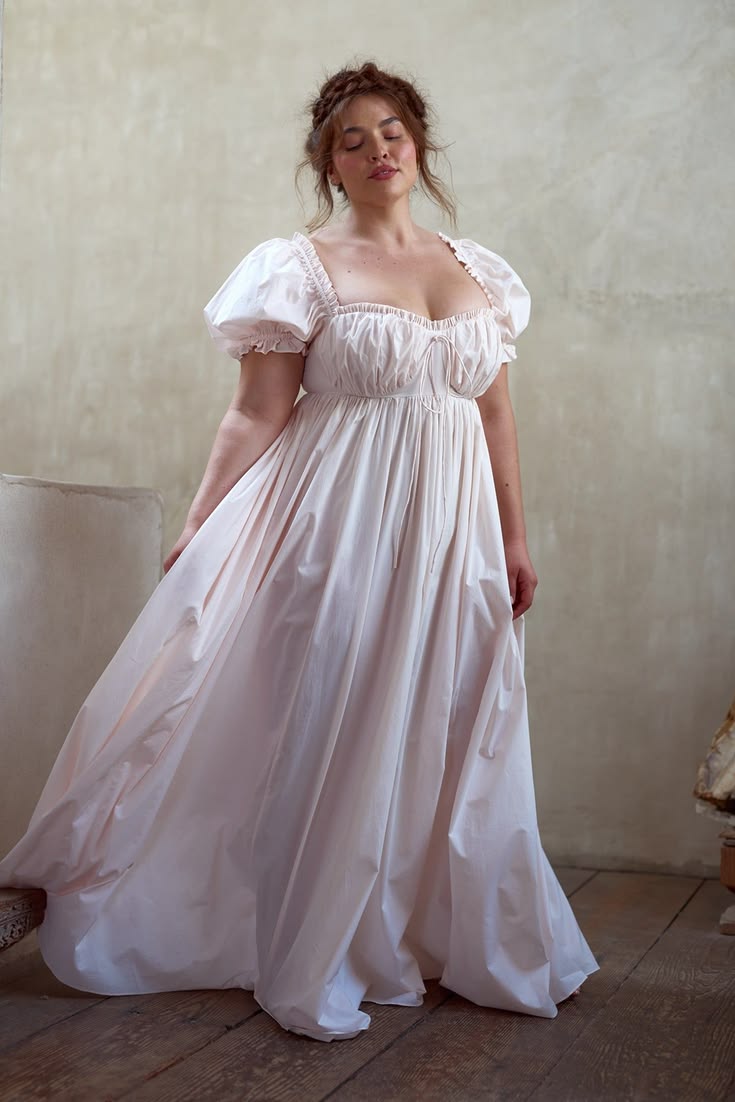 20 Flattering Summer Dresses for Curvy Women - Tropical Escape 1