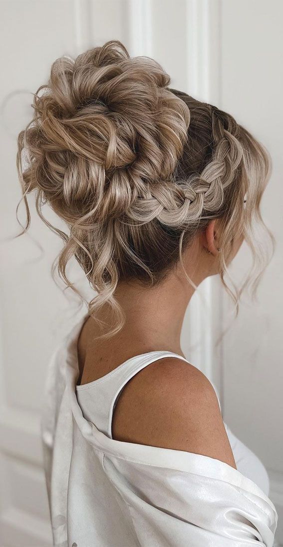 20 Messy Updo Hairstyles For Summer That Are Effortlessly Chic! - Sleek and Messy 1