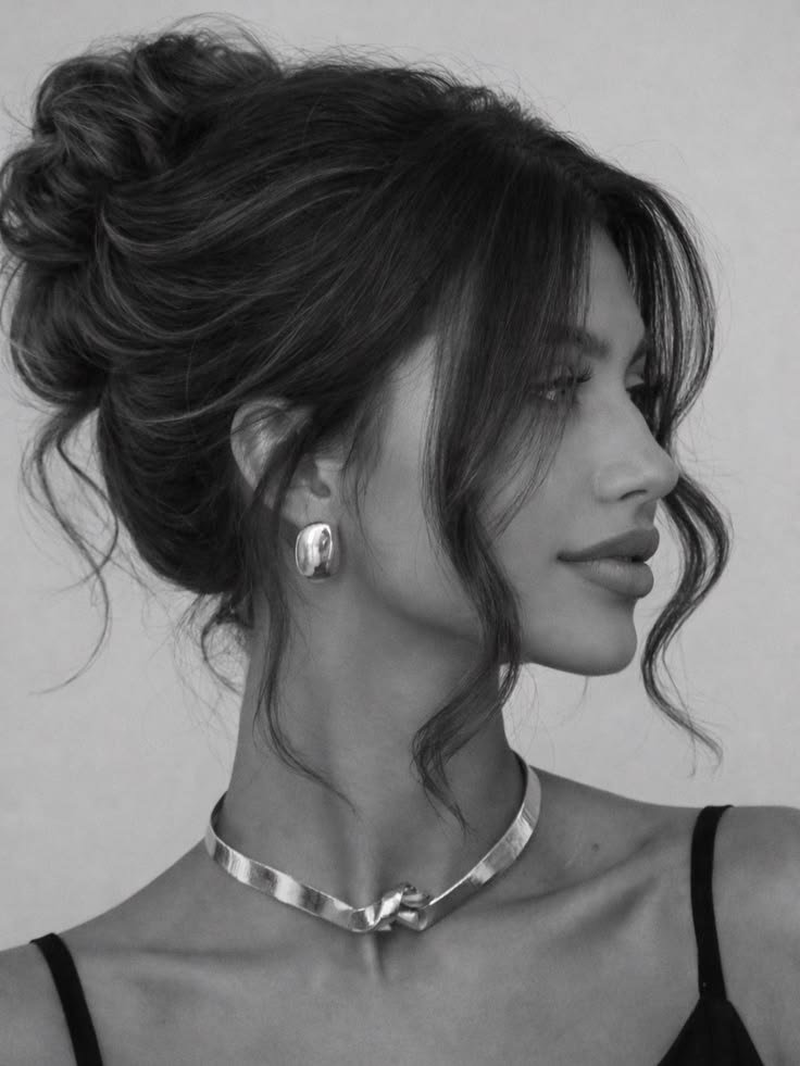 20 Messy Updo Hairstyles For Summer That Are Effortlessly Chic! - The Effortless Bun 1