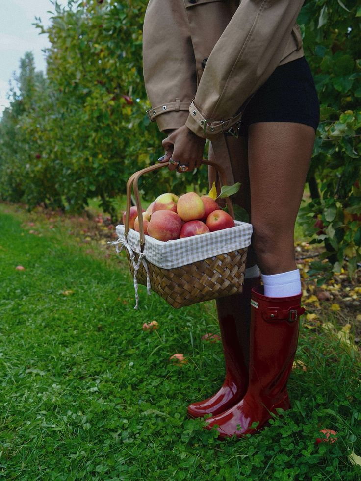 20 Stunning Apple Orchard Outfit Ideas That'll Make You the Star of Fall Pics! - Simple Yet Stylish: A Turtleneck Ensemble 1