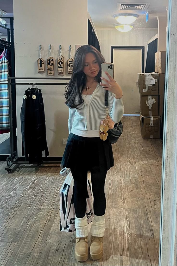 20 Outfit Inspirations: Skirt and Leggings Combinations That Will Wow Everyone! - Monochrome Magic 1