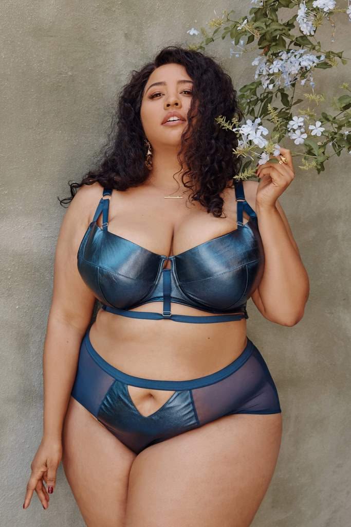 20 Plus Size Lingerie Sets That'll Make You Feel Stunning (You Won't Believe #5!) - 2. Bold and Beautiful in Teal 1