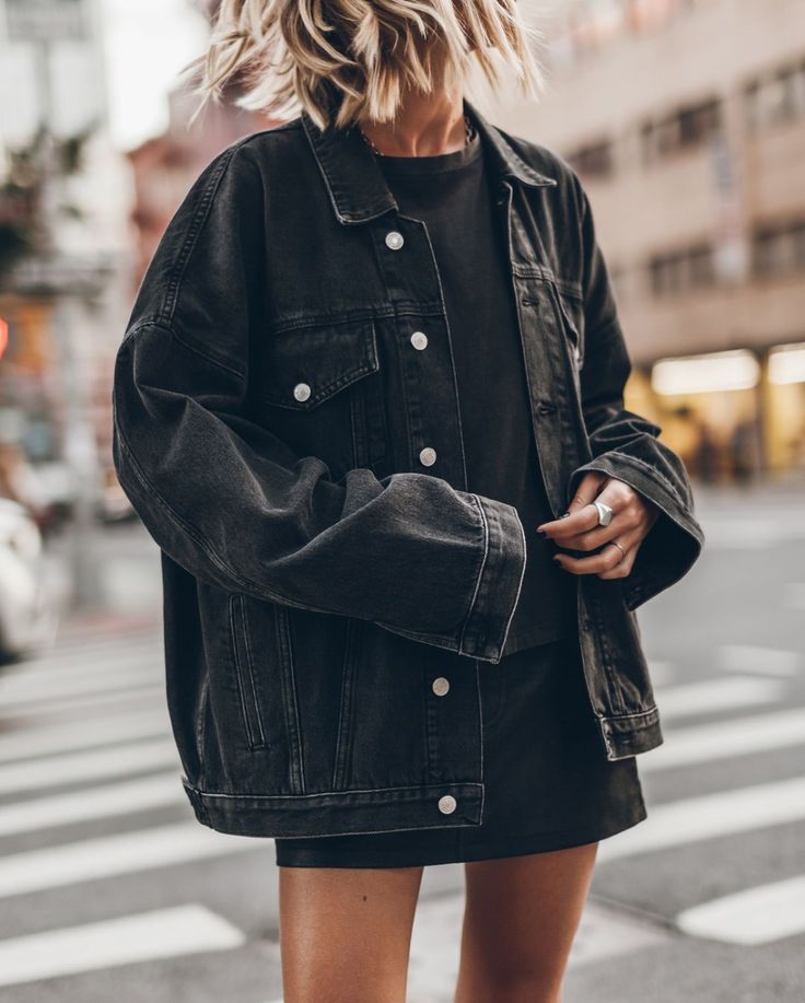 20 Denim Jacket Outfits That Make Any Look Instantly Cooler (You’ll Want to Copy #7!) - 1. Black Denim, Bare Legs, and Big City Energy 1