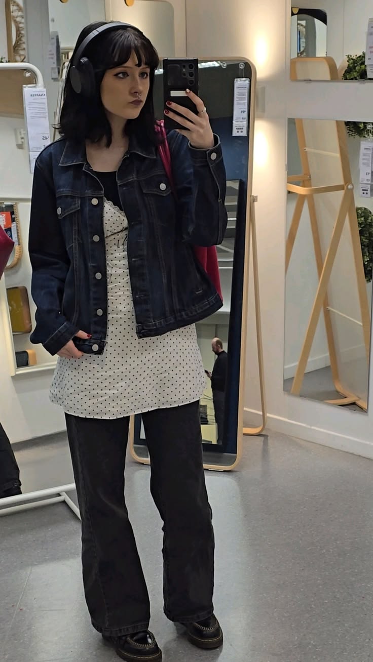 20 Denim Jacket Outfits That Make Any Look Instantly Cooler (You’ll Want to Copy #7!) - 11. A Polka-Dot Layer with Dark Denim and Loafers 1
