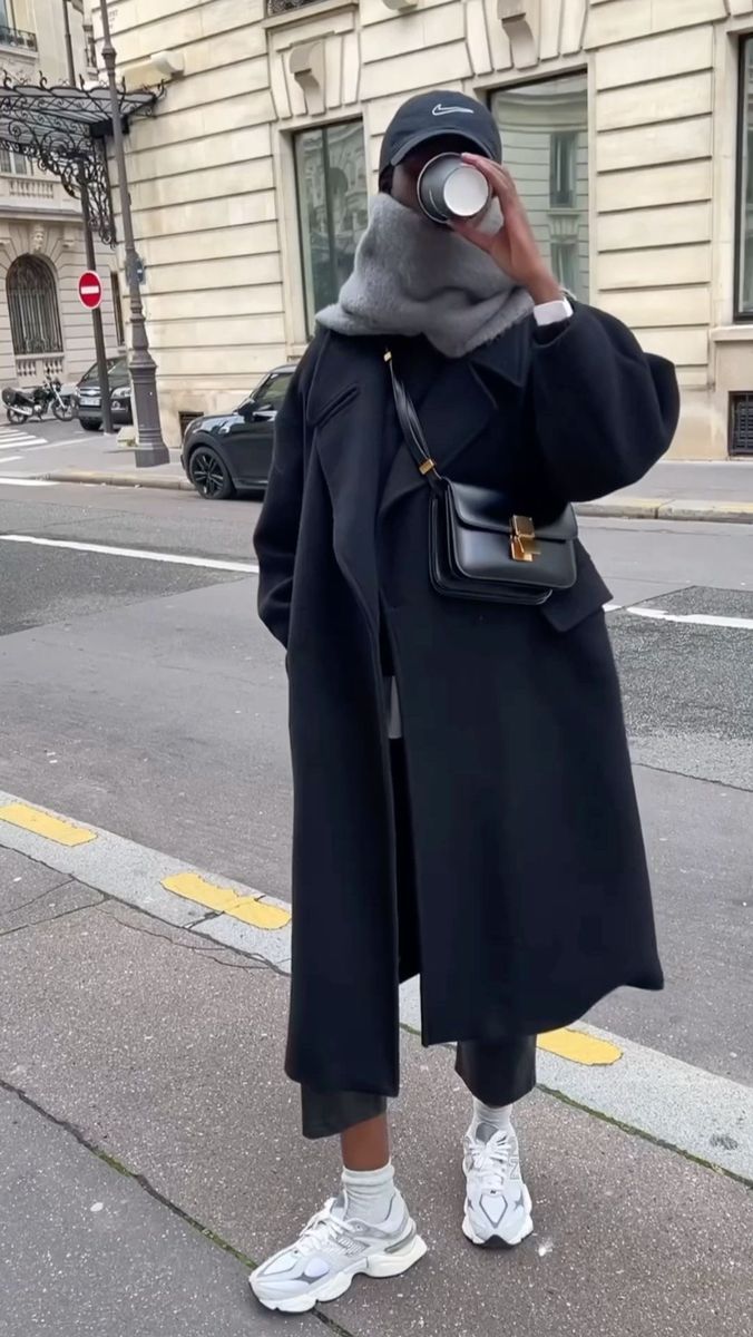 20 Street Style Trench Coat Outfits That Look Straight Out of a Fashion Magazine (#12 Is Everything!) - 20. The Black Cocoon Coat with a Gray Scarf 1