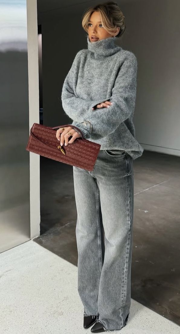 20 Winter Street Style Outfits That Look Effortlessly Cool (Even on the Coldest Days!) - 6. Gray-on-Gray with a Burgundy Clutch 1