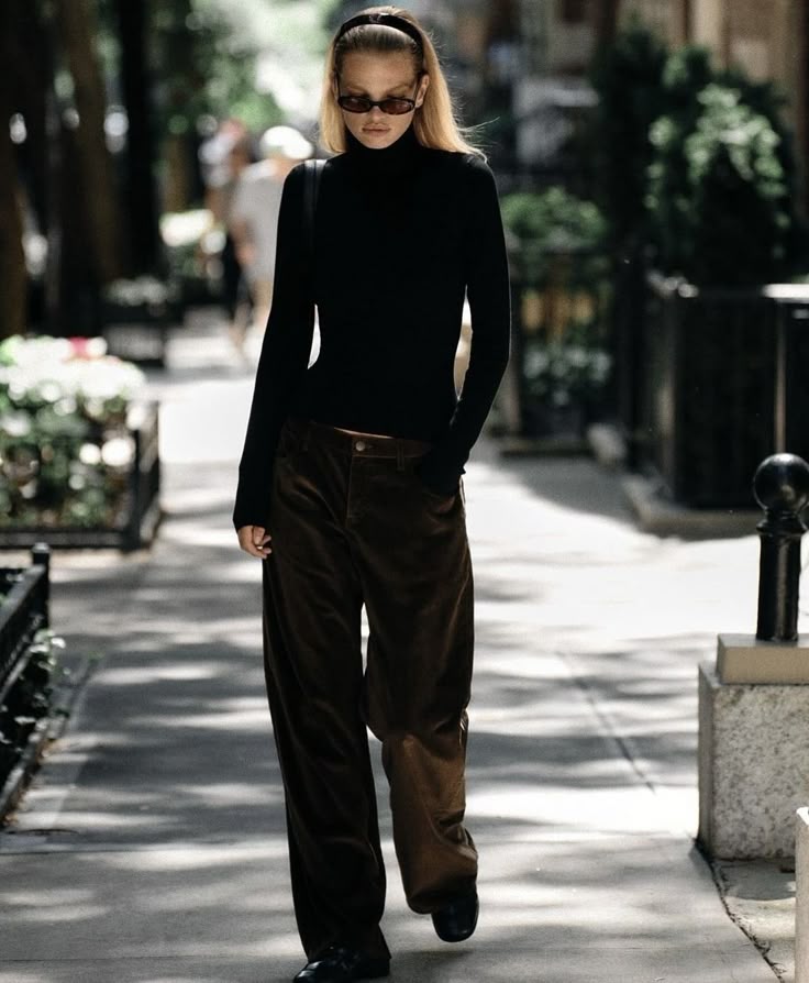 Fall Fashion Trends: Why 90s Minimalism Is Making a Comeback! - Chic Black Basics 1