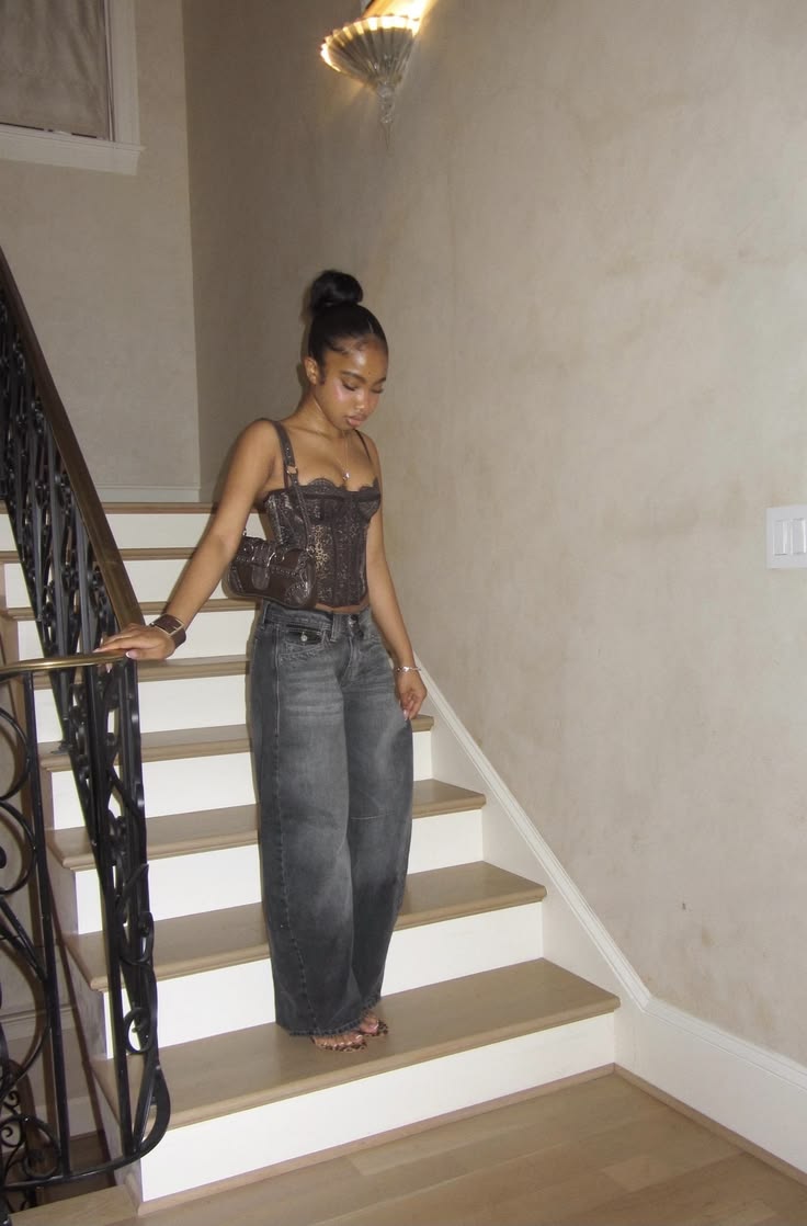 20 After-Dark Outfits That Make Dressing Up Addictively Fun - 19. Lace Corset with Wide-Leg Jeans 1