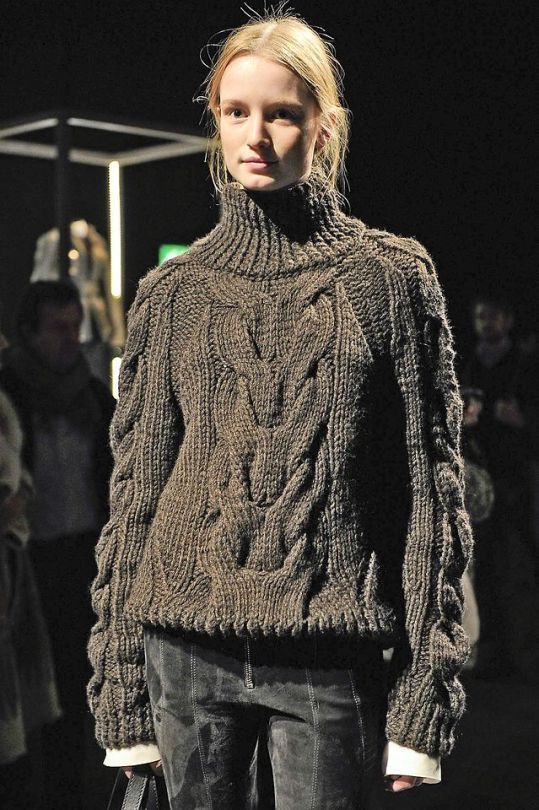 20 Cable Knit Cardigan Outfits That Instantly Elevate Your Everyday Wardrobe - 13. Gray Cable Turtleneck with Sleek Leather Accents 1