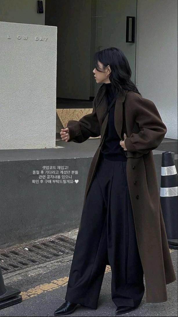 20 Dark-Academia Outfits That Make Dressing Like a Mysterious Heiress Chic - 6. Chocolate Coat over Midnight Navy 1