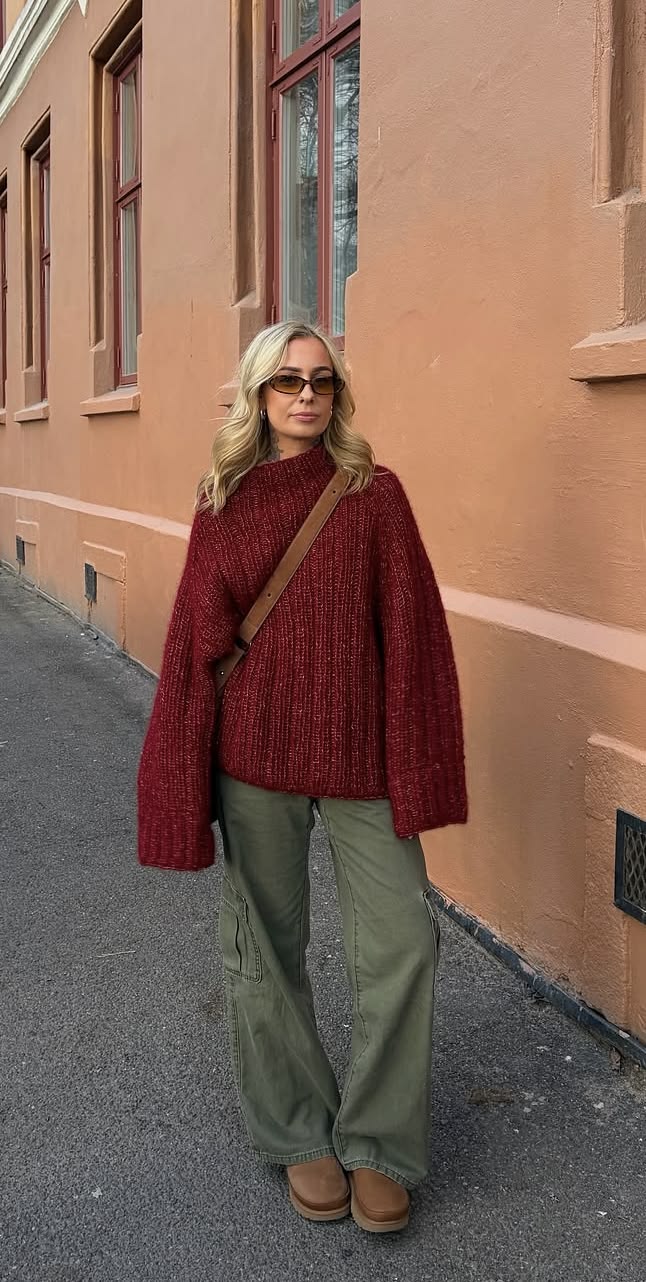 20 “I Just Threw This On” Winter Outfits That Look Anything But Random - 1. Burgundy Sweater, Olive Cargo Pants, and a Little City Polish 1