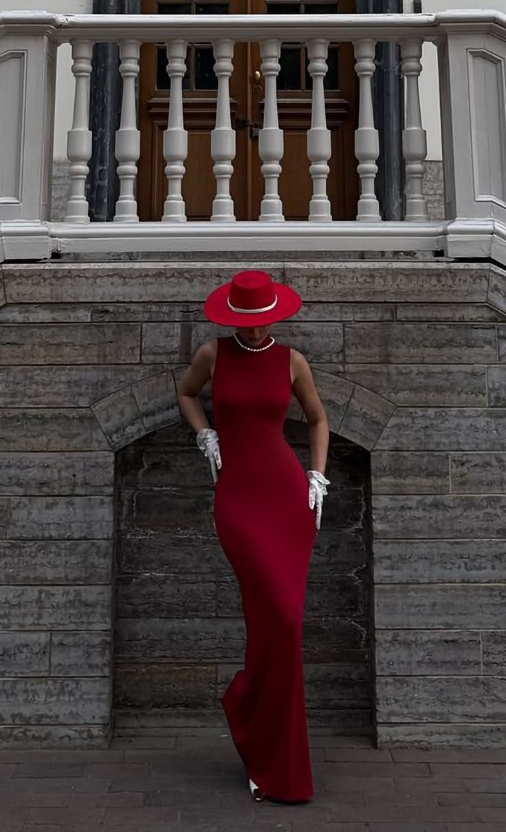 20 Red Dress Outfits for Christmas Parties That’ll Make You the Best-Dressed Guest - 16. The Burgundy Mermaid Gown 1