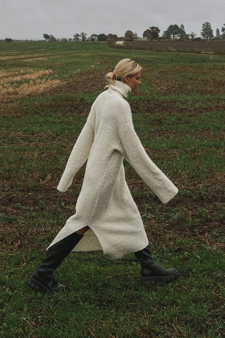 20 Woven Turtleneck Dress Layering Ideas to Copy with Boots - 7. The Long Ivory Dress and Chunky Chelsea Boots 1